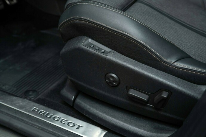 peugeot-5008-bensin-2019-big-24