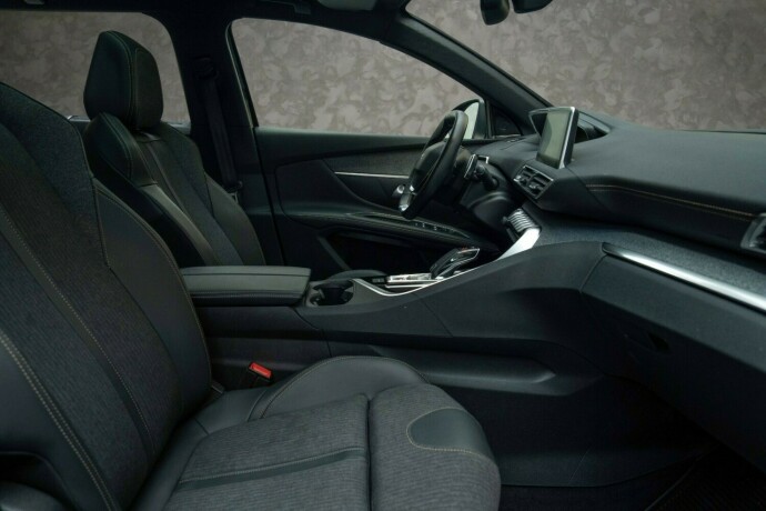 peugeot-5008-bensin-2019-big-30