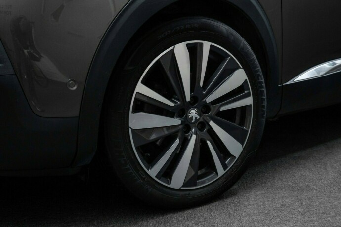 peugeot-5008-bensin-2019-big-2