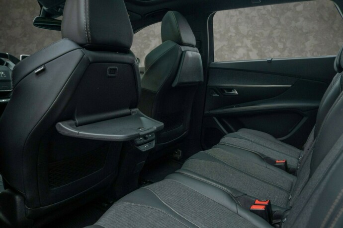 peugeot-5008-bensin-2019-big-28