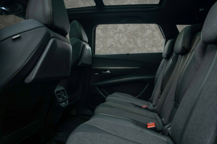 peugeot-5008-bensin-2019-big-27