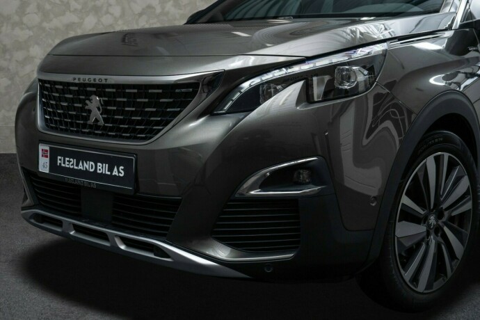 peugeot-5008-bensin-2019-big-1
