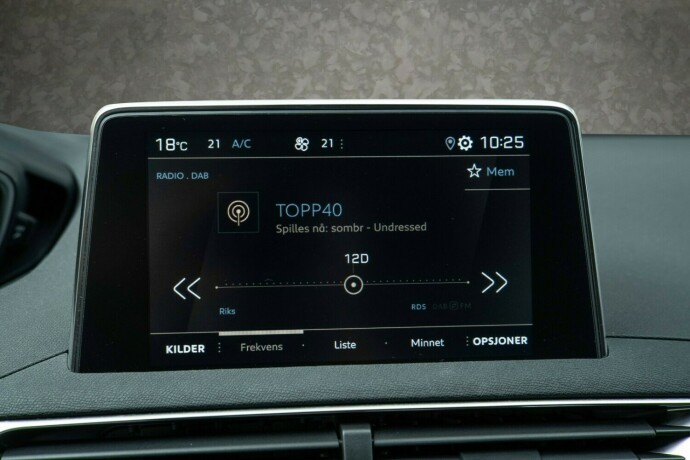 peugeot-5008-bensin-2019-big-18