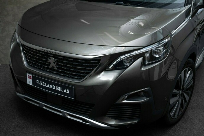 peugeot-5008-bensin-2019-big-3