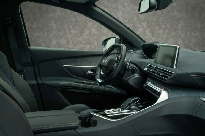 peugeot-5008-bensin-2019-big-31
