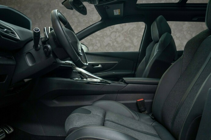 peugeot-5008-bensin-2019-big-23