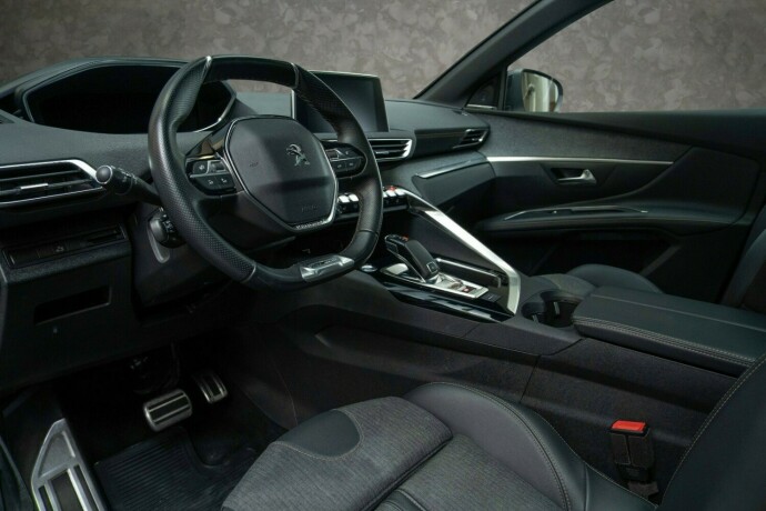 peugeot-5008-bensin-2019-big-25