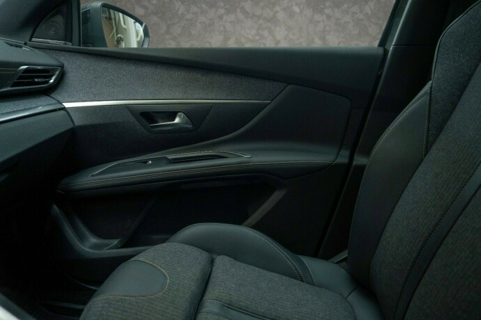 peugeot-5008-bensin-2019-big-16
