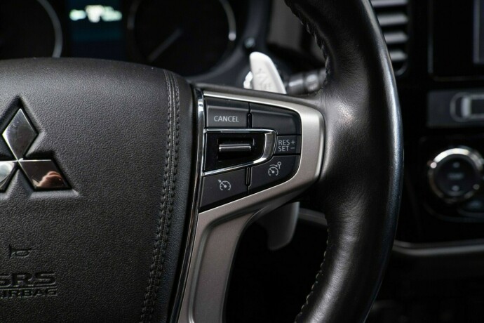 mitsubishi-outlander-elektrisitetbensin-2016-big-14