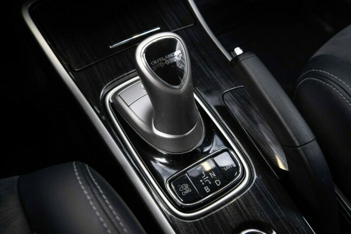 mitsubishi-outlander-elektrisitetbensin-2016-big-18