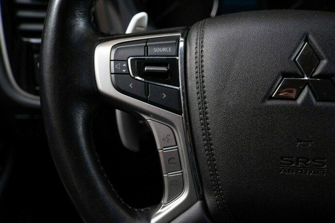 mitsubishi-outlander-elektrisitetbensin-2016-big-13