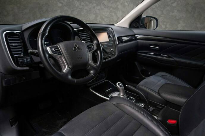 mitsubishi-outlander-elektrisitetbensin-2016-big-24