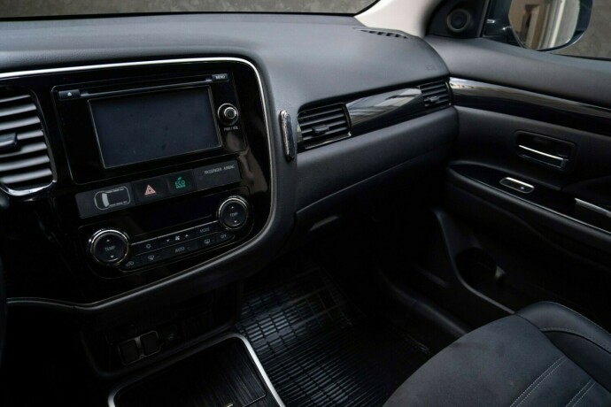 mitsubishi-outlander-elektrisitetbensin-2016-big-16
