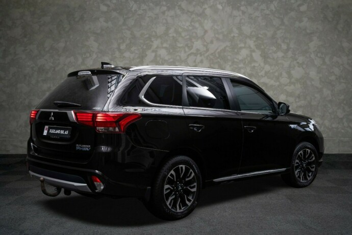 mitsubishi-outlander-elektrisitetbensin-2016-big-10