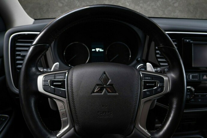 mitsubishi-outlander-elektrisitetbensin-2016-big-12