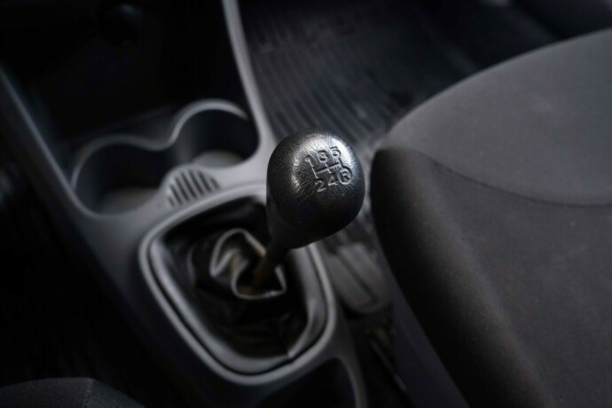 toyota-aygo-bensin-2010-big-13