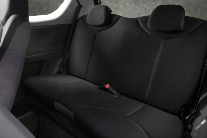 toyota-aygo-bensin-2010-big-16