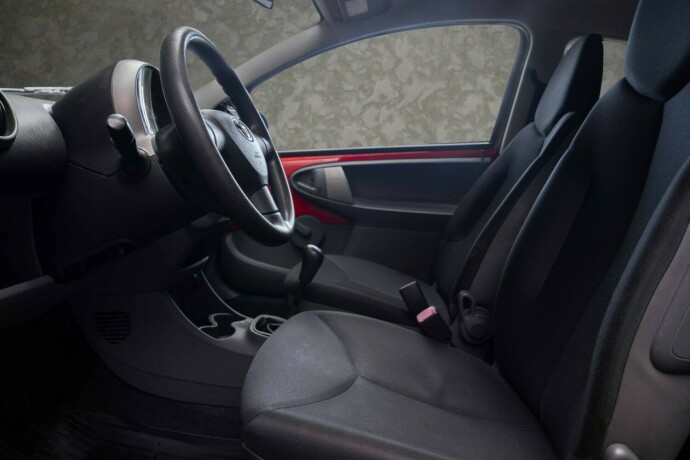 toyota-aygo-bensin-2010-big-14
