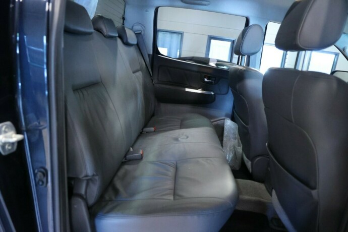toyota-hilux-diesel-2013-big-9
