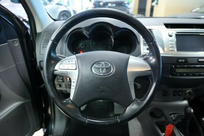 toyota-hilux-diesel-2013-big-11