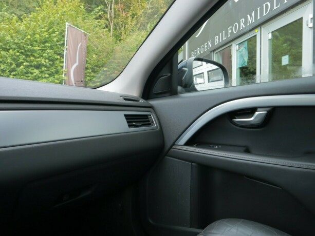 volvo-v70-diesel-2015-big-18