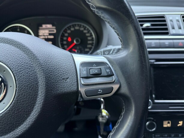 volkswagen-polo-bensin-2013-big-15