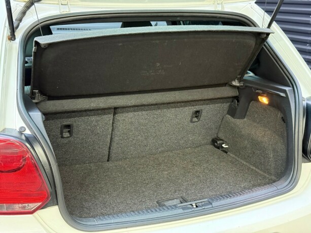 volkswagen-polo-bensin-2013-big-27