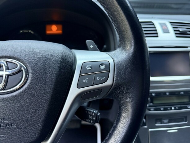 toyota-avensis-bensin-2013-big-14