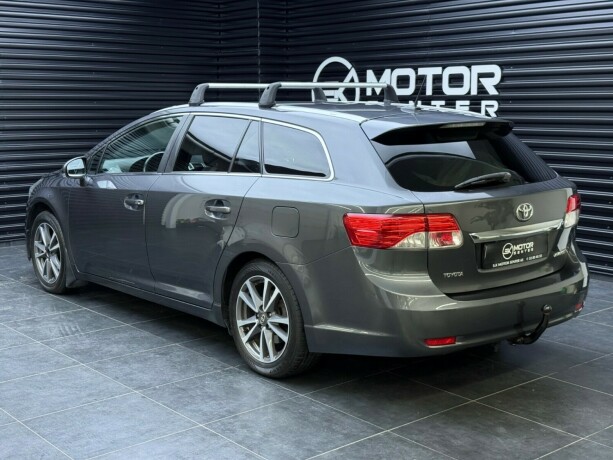 toyota-avensis-bensin-2013-big-1