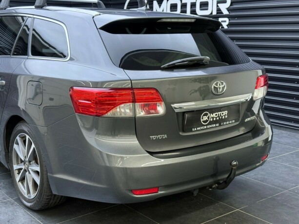 toyota-avensis-bensin-2013-big-5