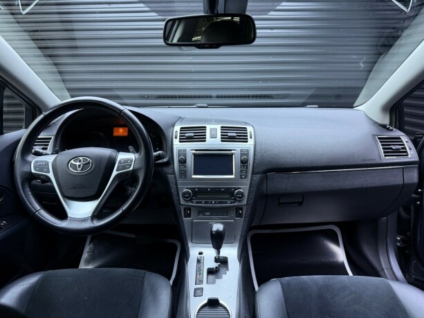 toyota-avensis-bensin-2013-big-8