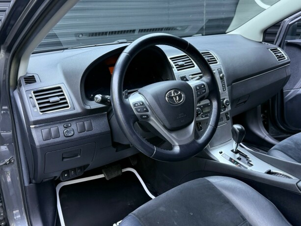 toyota-avensis-bensin-2013-big-9