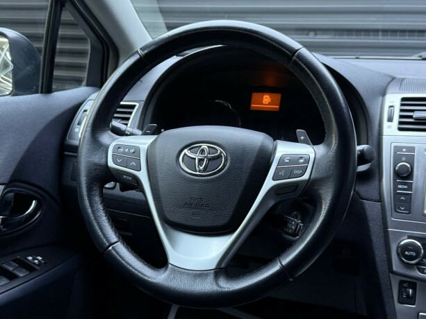 toyota-avensis-bensin-2013-big-11