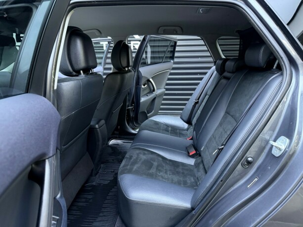 toyota-avensis-bensin-2013-big-26