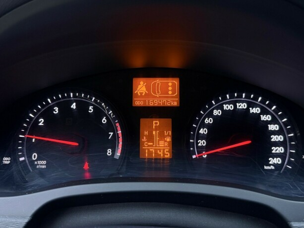 toyota-avensis-bensin-2013-big-16