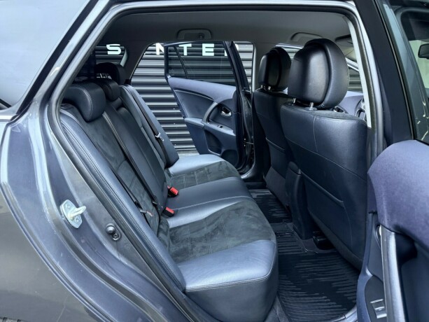 toyota-avensis-bensin-2013-big-27