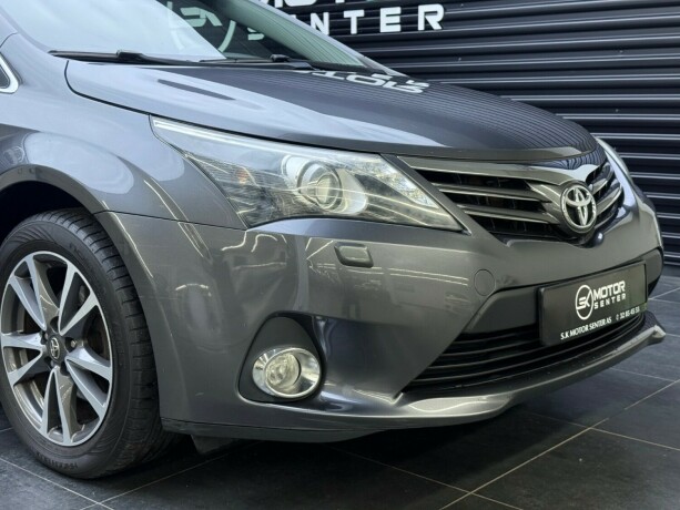 toyota-avensis-bensin-2013-big-2