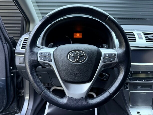 toyota-avensis-bensin-2013-big-12
