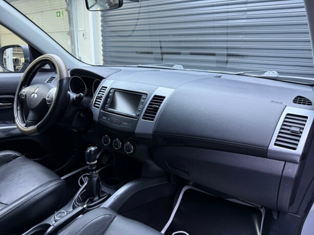 mitsubishi-outlander-diesel-2013-big-9