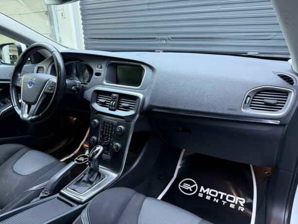 volvo-v40-diesel-2014-big-11