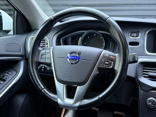 volvo-v40-diesel-2014-big-12