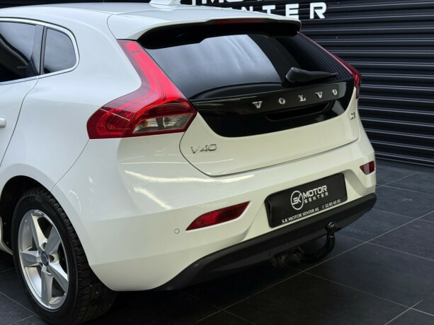 volvo-v40-diesel-2014-big-5