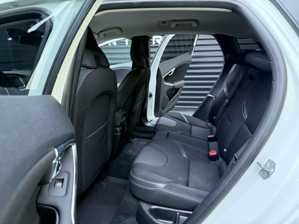 volvo-v40-diesel-2014-big-26