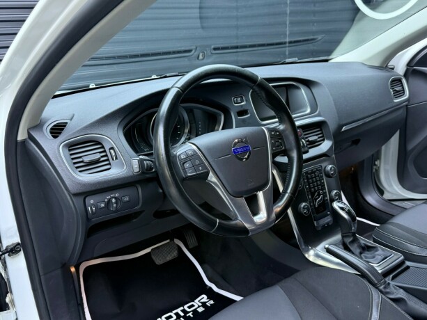 volvo-v40-diesel-2014-big-10