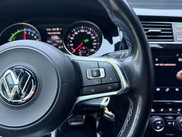 volkswagen-golf-elektrisitetbensin-2018-big-13