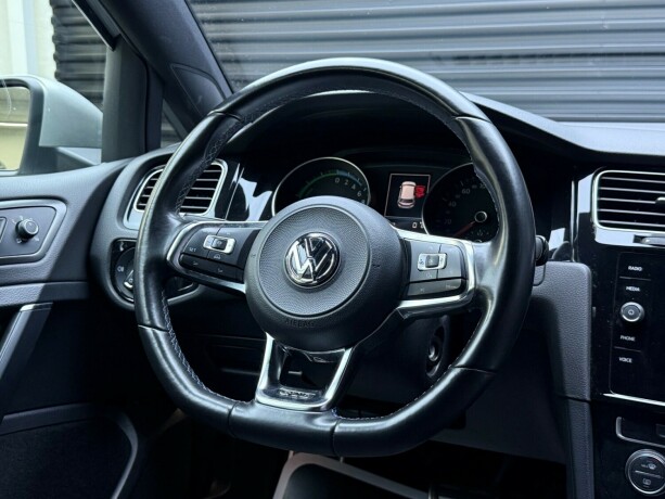 volkswagen-golf-elektrisitetbensin-2018-big-10
