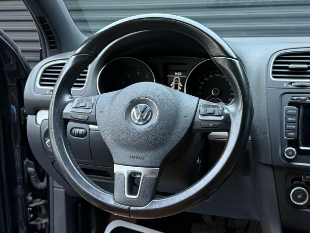 volkswagen-golf-bensin-2012-big-12