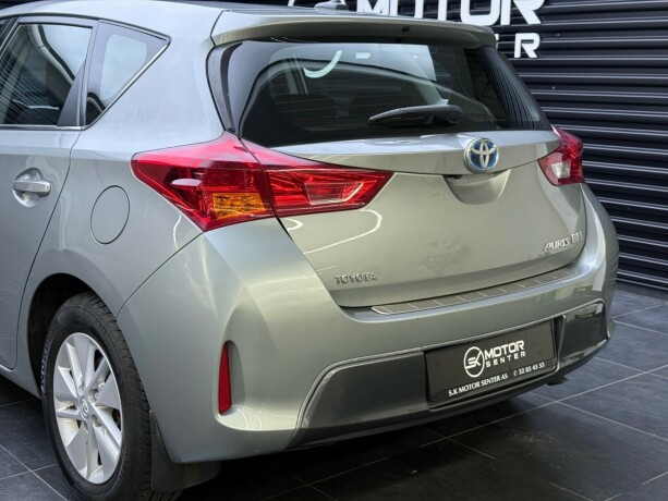 toyota-auris-bensin-2013-big-5