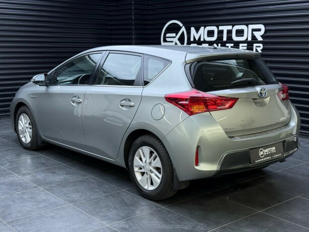 toyota-auris-bensin-2013-big-1