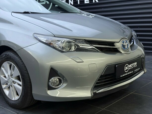 toyota-auris-bensin-2013-big-2